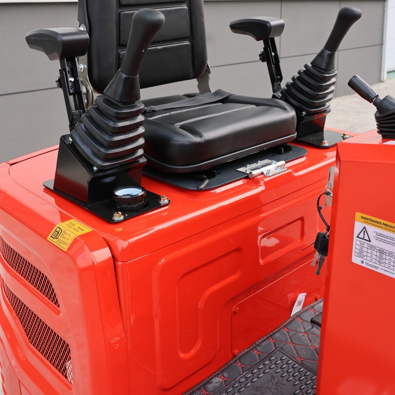 FREE SHIP 1.4Ton Diesel Mini Excavator Kubota Crawler Hydraulic Thumb Digger USA