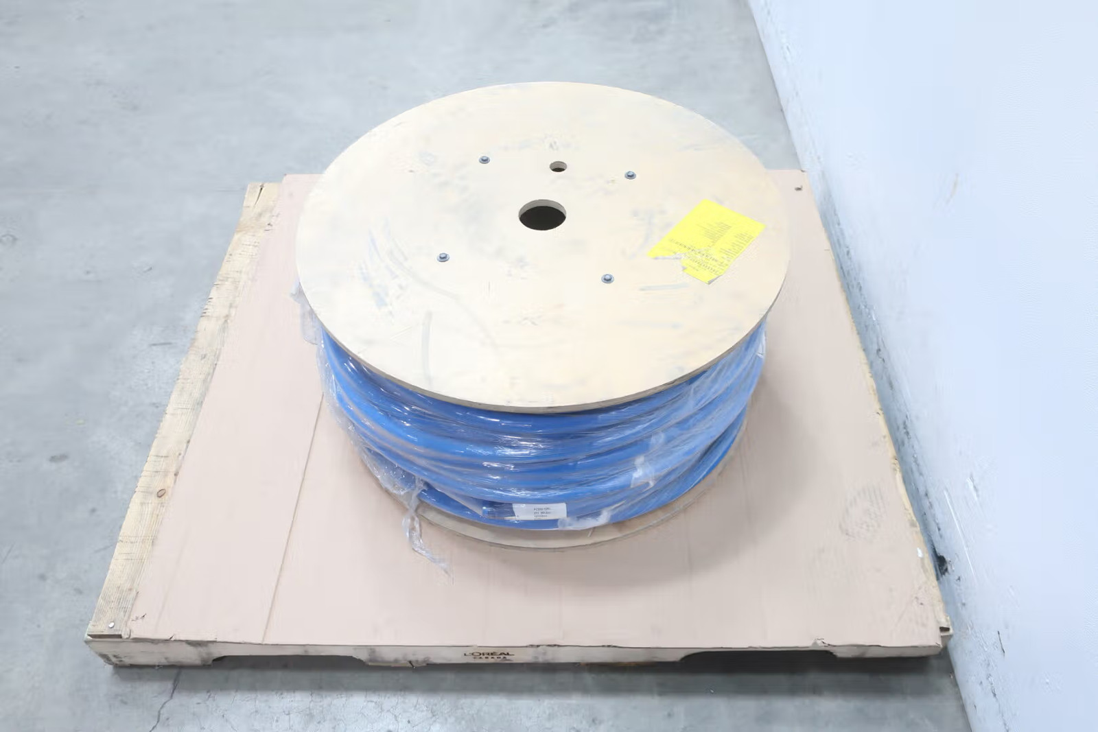 Aeroquip FC332-12RL Chlorinated Polyethylene Industrial Hose 3/4in 273ft 300psi