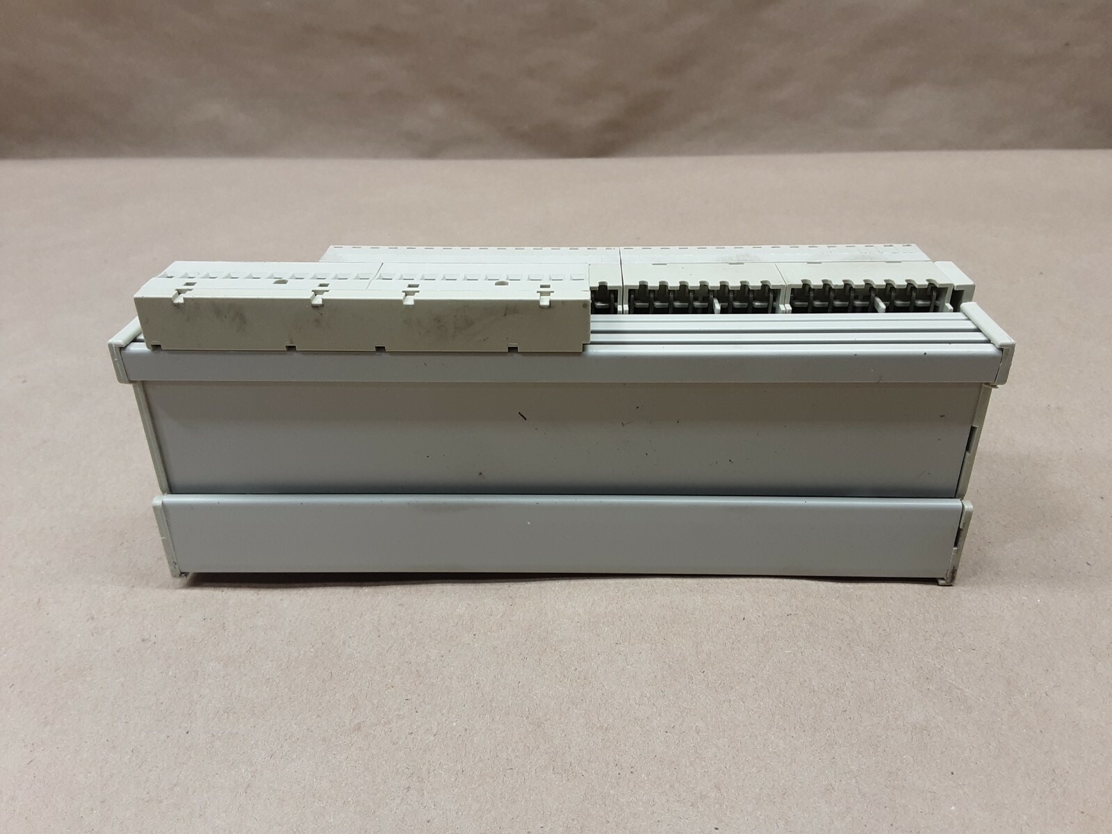 Telemecanique ABE7S16S2B0 Interface Module Connection Solid State #1016F71*KR