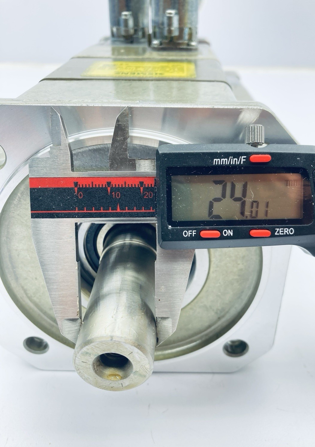 SIEMENS 1FK6060-6AF71-1TH0 Servo Motor 24vdc/Brake 15.6W 3ph 24mm-Shaft