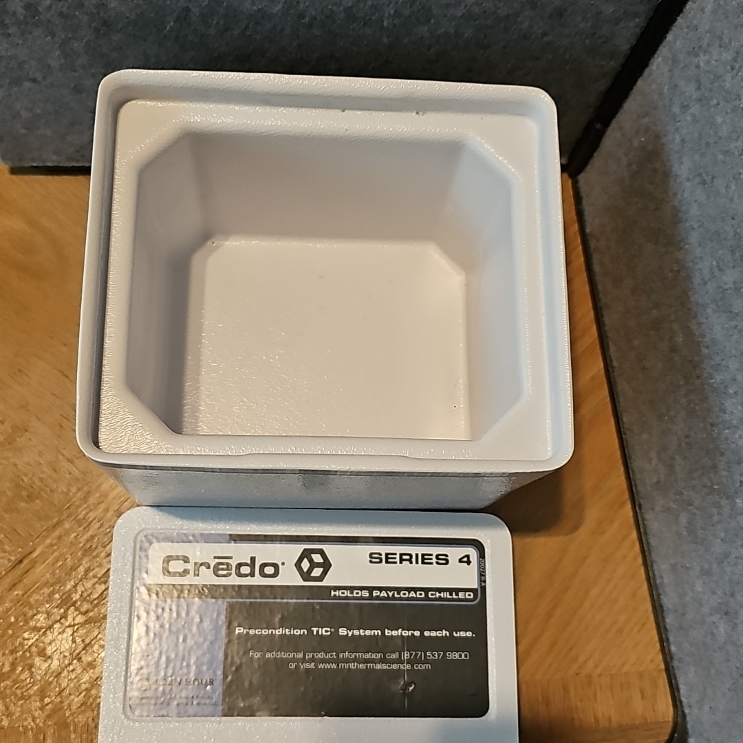 Credo Cube Series 4 Ice Pack Shipping Box GH02ATICBSEWHT482 Used Excellent