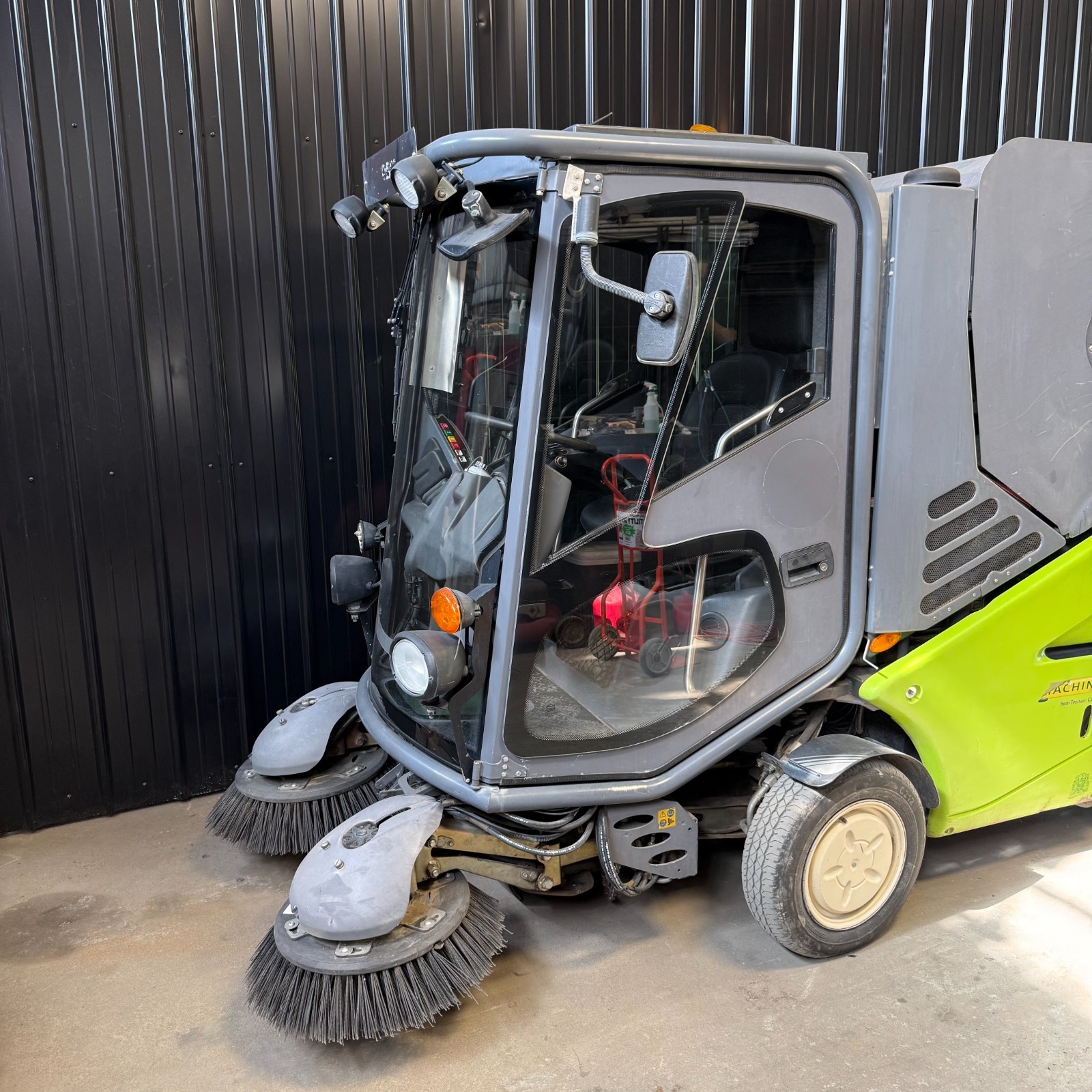 Tennant Green Machines 636 TP90 Diesel Street Sweeper 3321 Hrs Kubota 4WD Cab