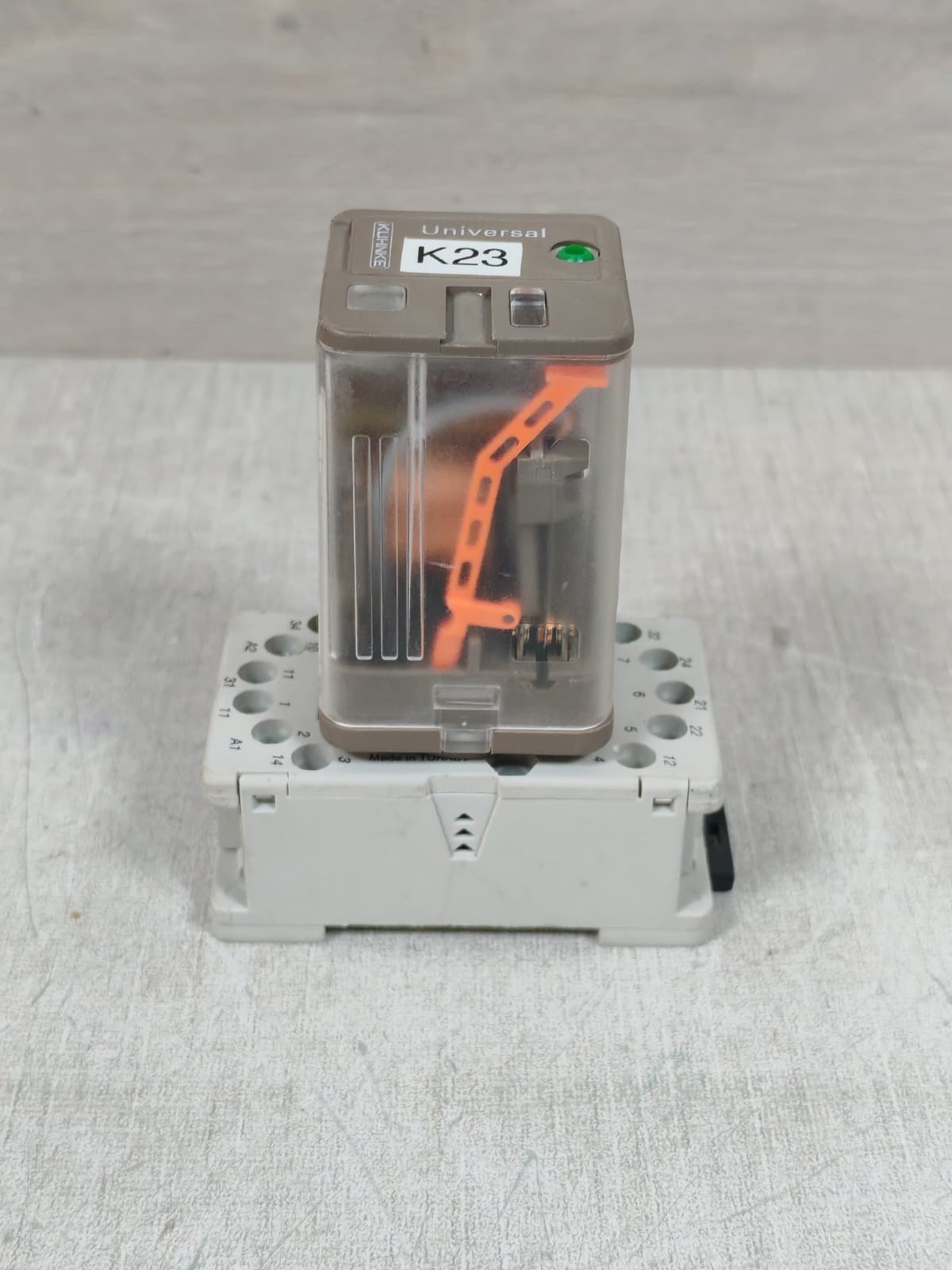 LOT 2PCS KUHNKE UNIVERSAL UF3-125VDC N RELAY WITH BASE 10A 250VAC