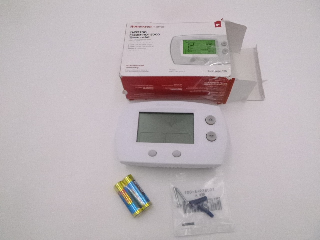 Honeywell FocusPro 5000 Non-Programmable 2 Heat/2 Cooling Thermostat