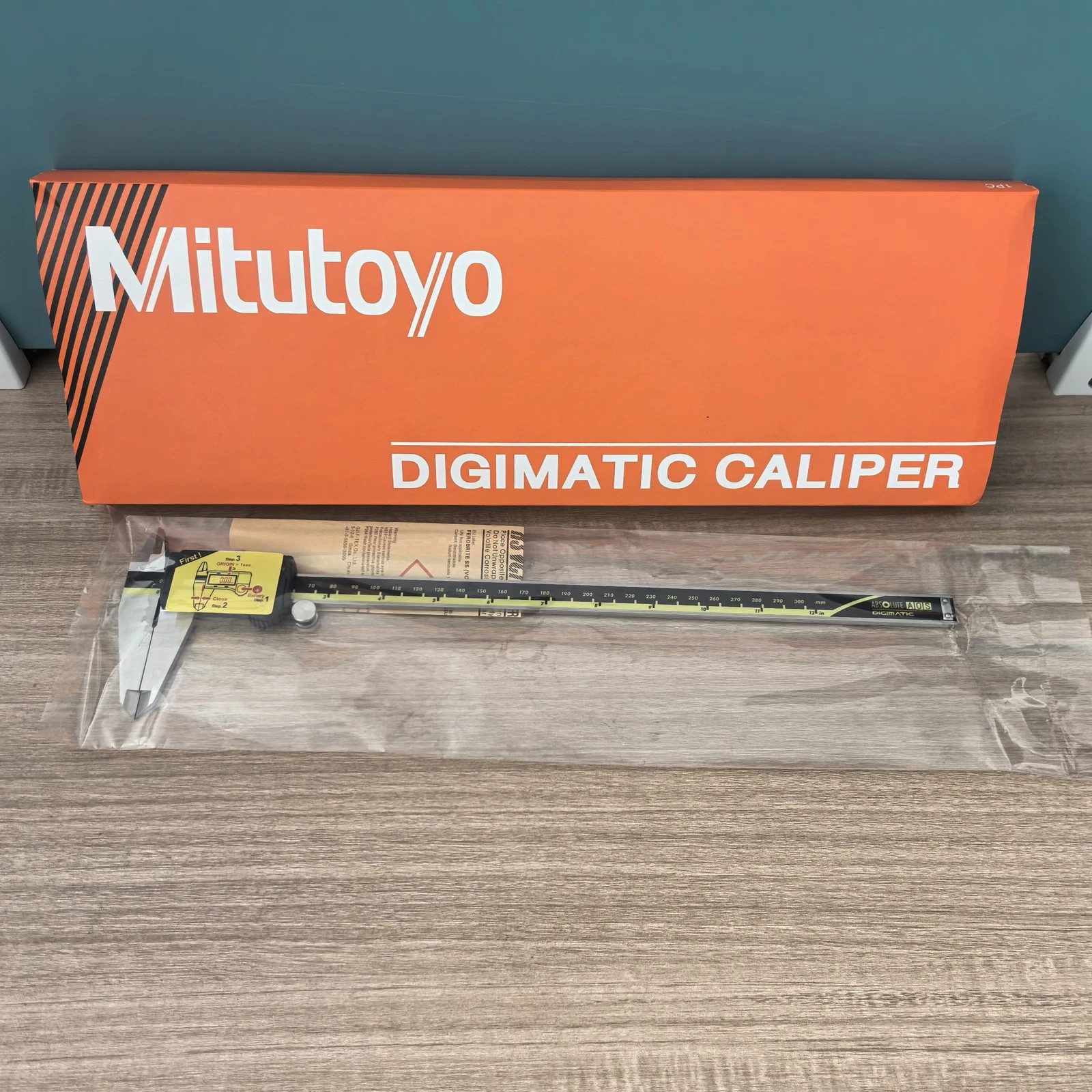 500-193-30 New Mitutoyo 300mm/12″ Absolute Digital Digimatic Vernier Caliper