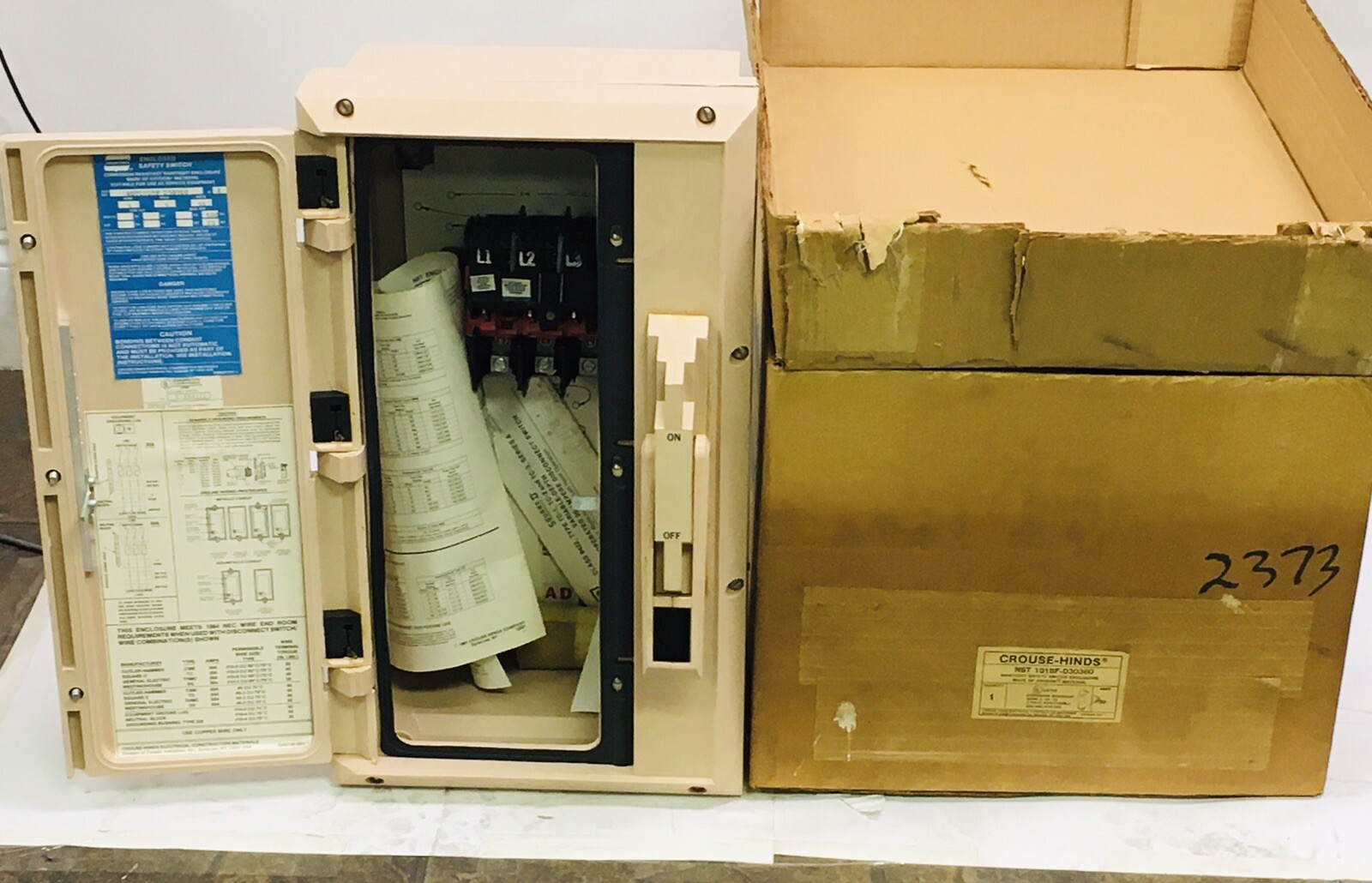 CROUSE HINDS NST1018F-D30360 30 AMP 600VAC FUSIBLE DISCONNECT SWITCH NEW IN BOX!