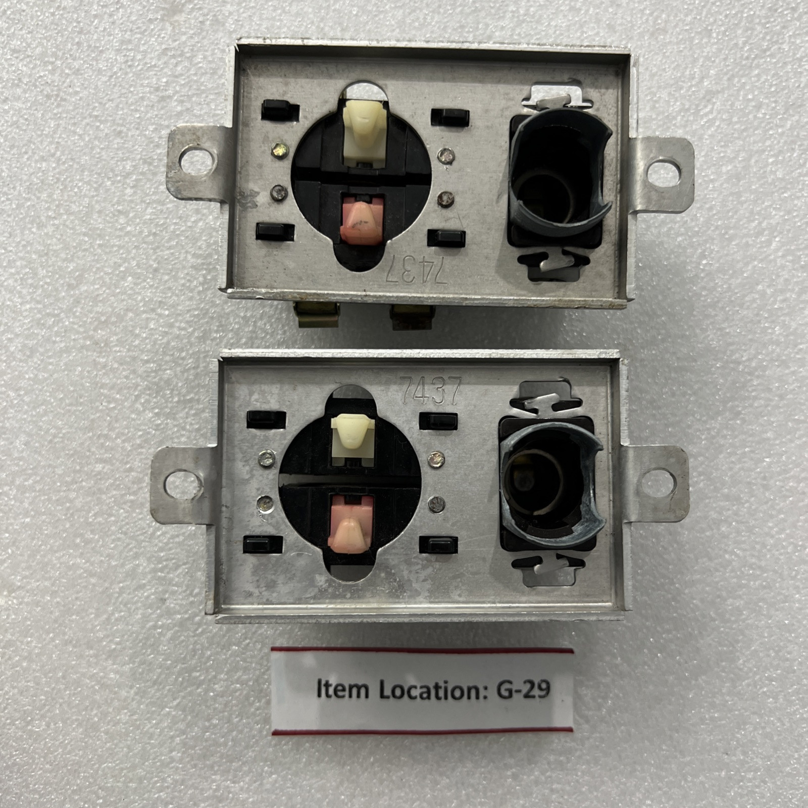 Furnas BJK & BJJ Contact Block Assembly + Pass & Seymour socket 75W 125V