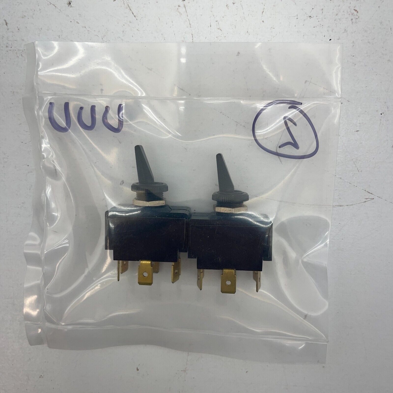 Carling Mexico On/Off/On Toggle Switch – 10A/250V, 15A/125V, 3/4 HP – Pack of 2