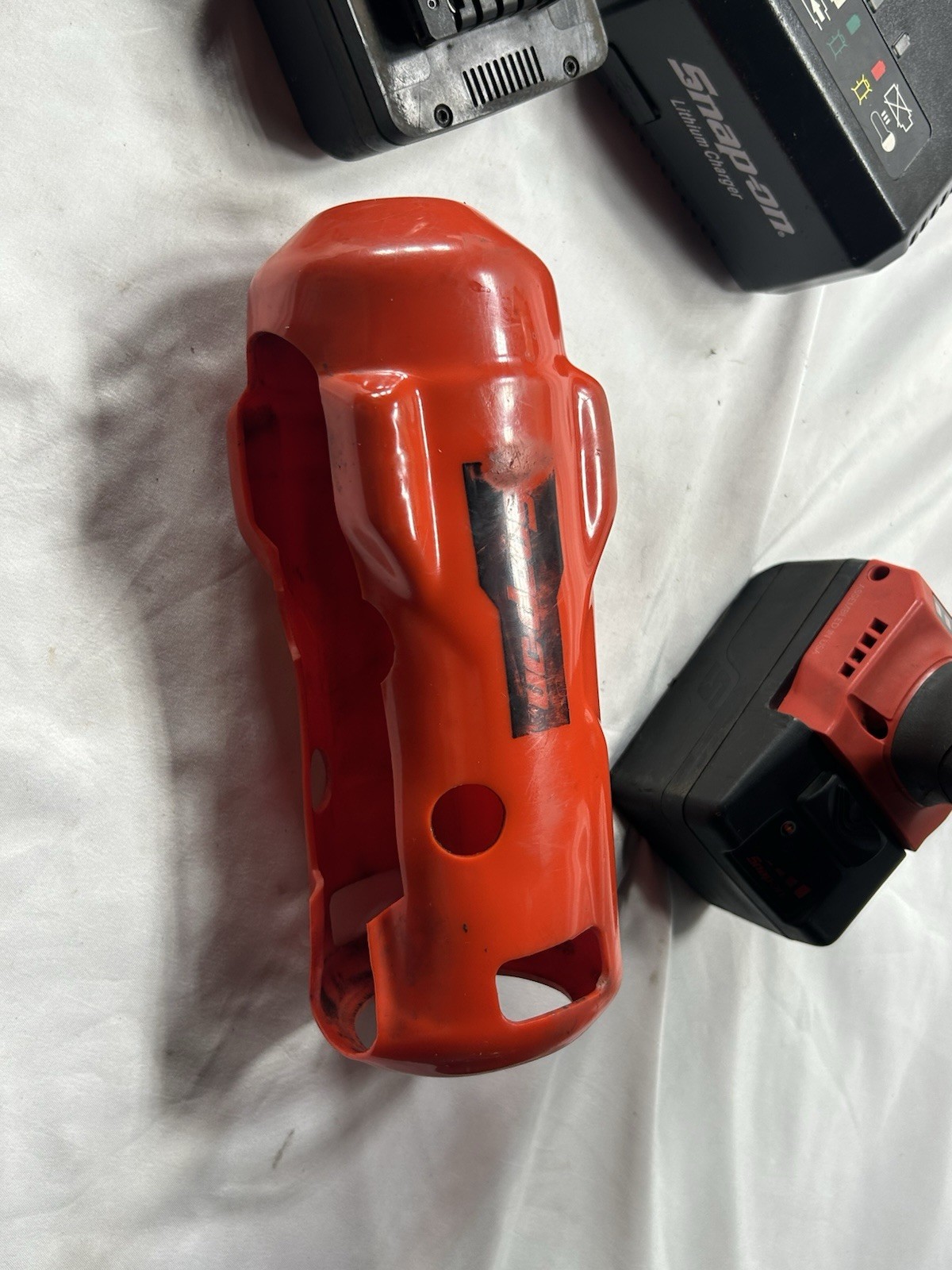 SNAP ON 1/2″ CORDLESS IMPACT WRENCH CT9080 W/BATT, CHARGER, & RUBBER GUARD READ!