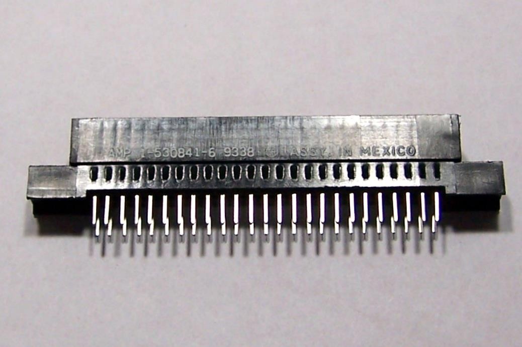 AMP 1-530841-6 Standard Edge II Connector