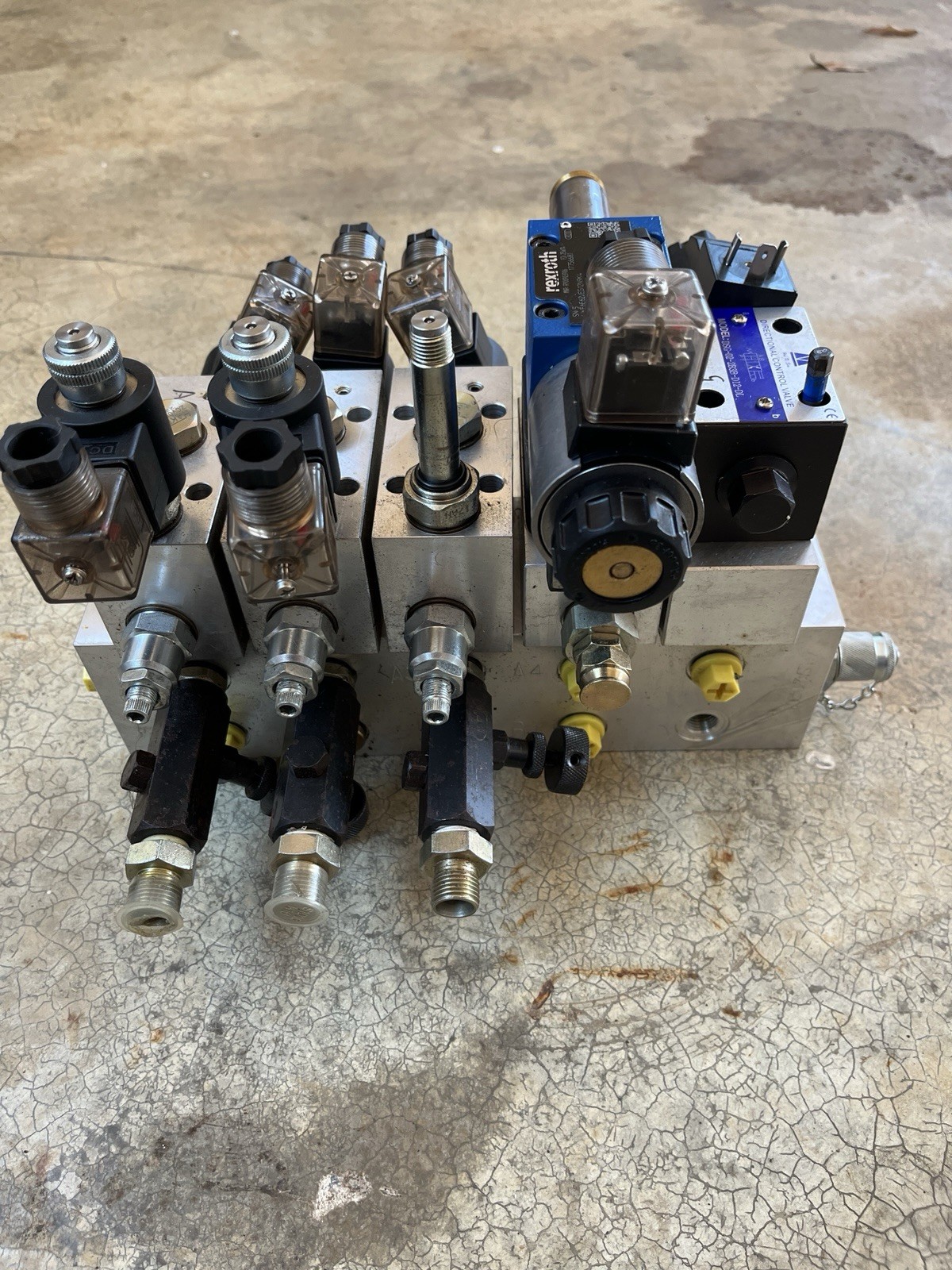 Brand New Hydraulic Valve Block / Manifold With Solenoids – 5 Port