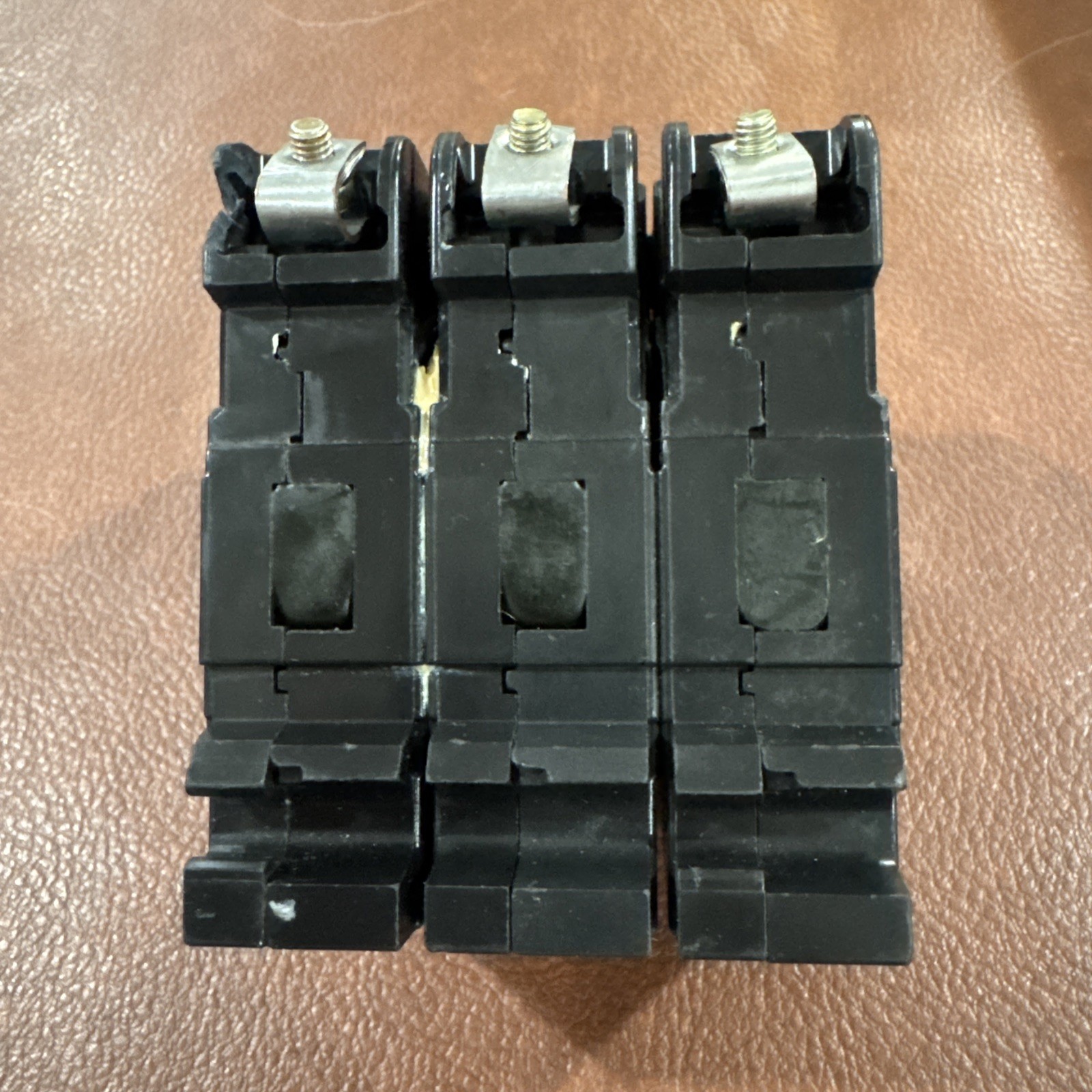 SQUARE D EHB34030 30 AMP BOLT ON CIRCUIT BREAKER 480Y/277 VAC 3 POLE 3P 30A