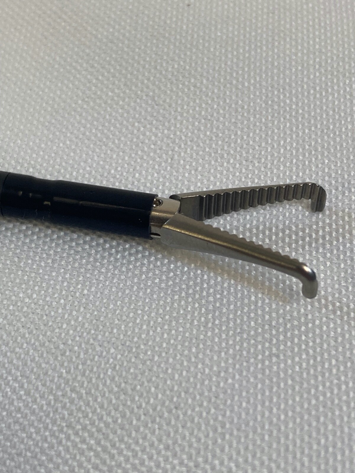 Pentax Microline 3905 ReNew IV Laparoscopic 42cm x 5mm Dissector Forcep