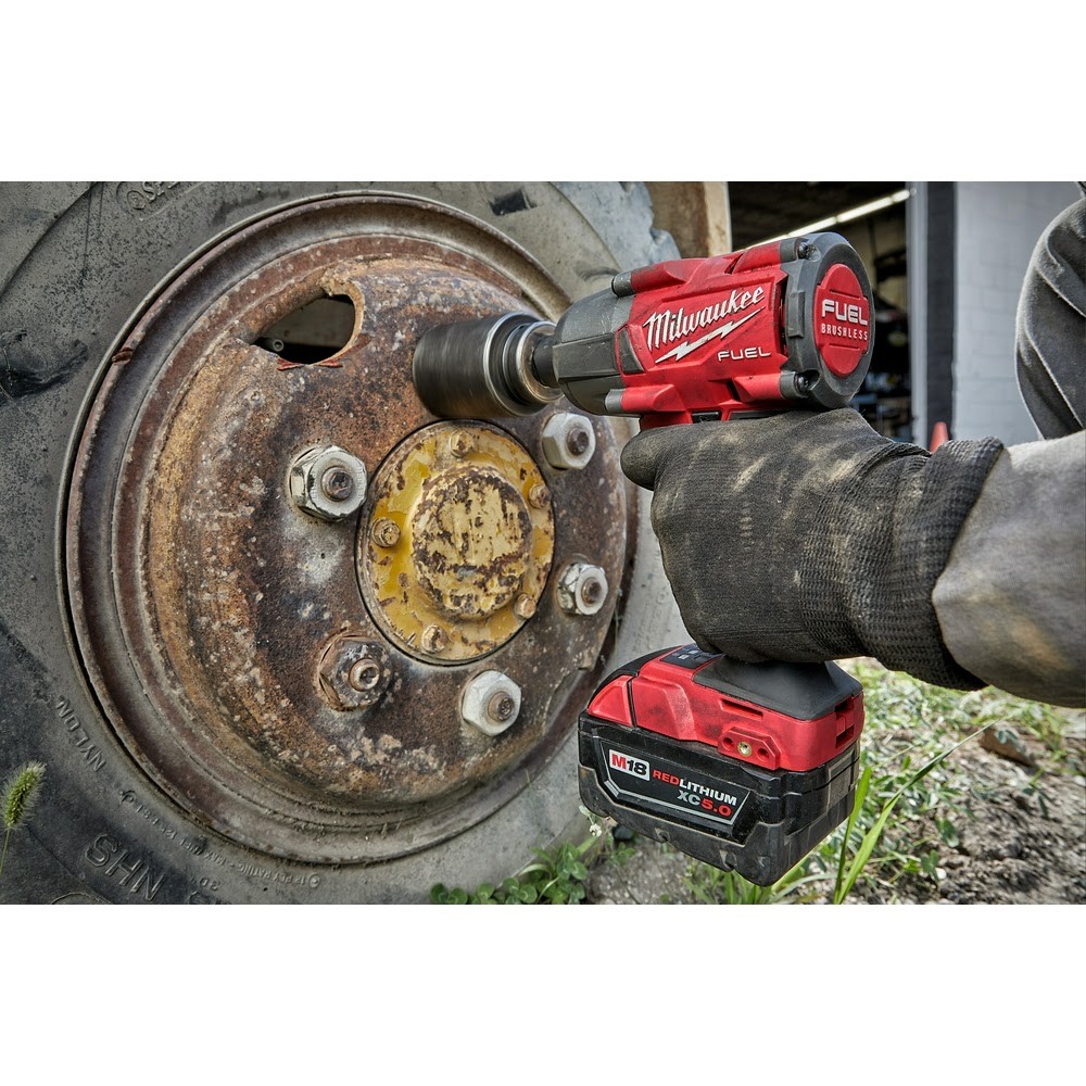 Milwaukee 2962-20 M18 1/2″ Mid-Torque Impact Wrench w/ Friction Ring Bare Tool