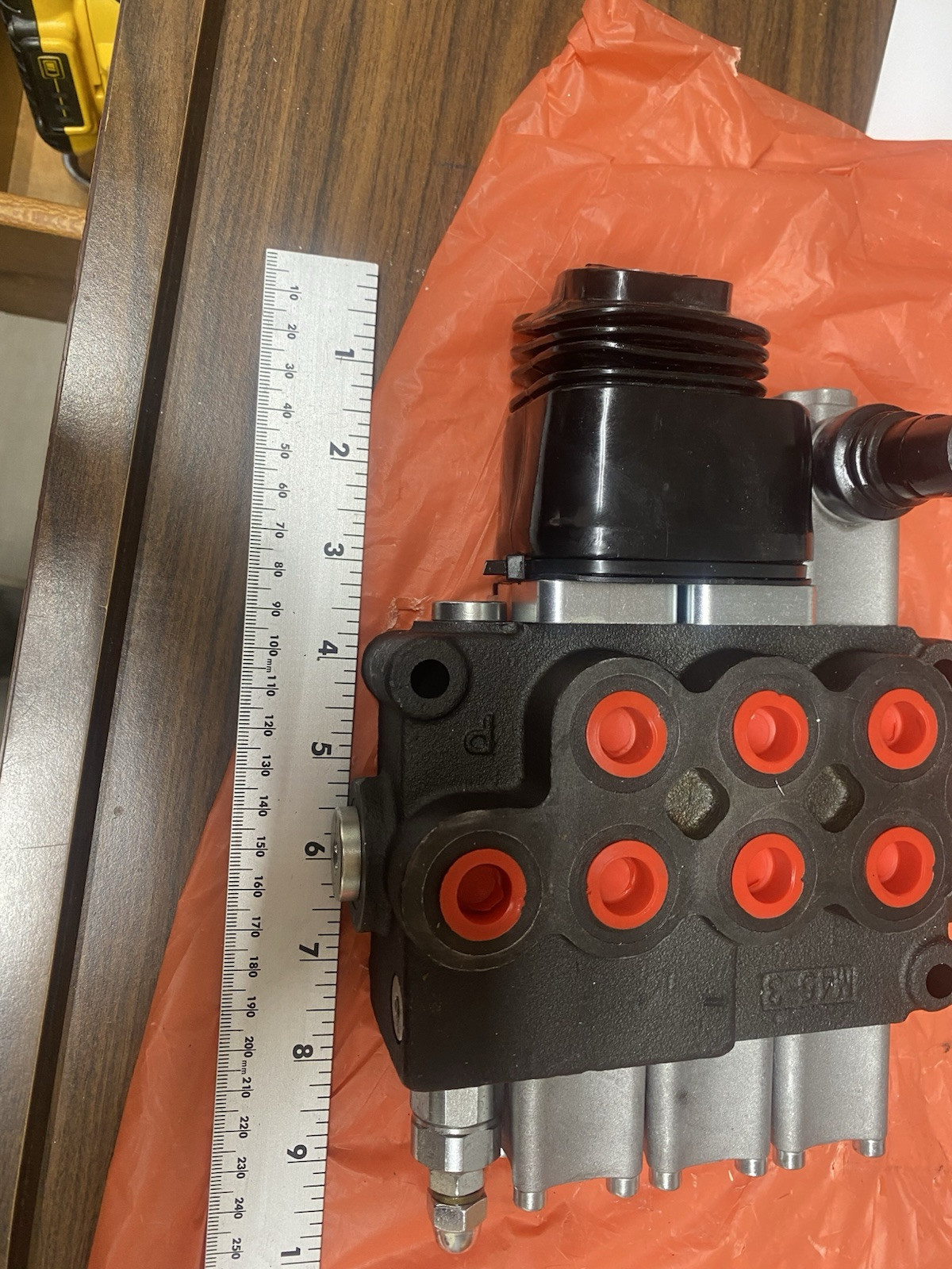 China Chinese Walk Behind Skidsteer Triple Valve