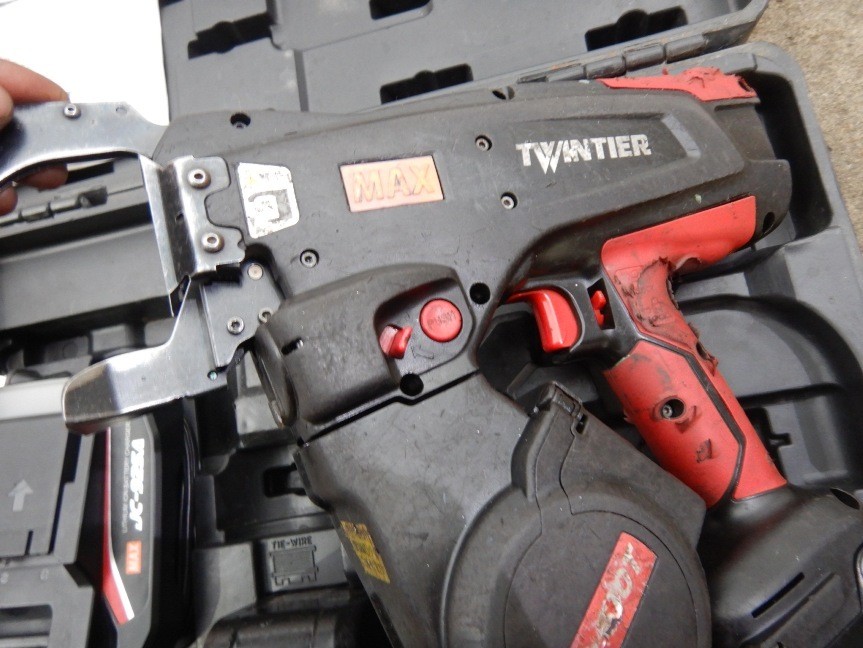 Max RB-610T-B2C Twin Tier Rebar Tying Tool 14.4V 4.0Ah Battery Set Japan 2020
