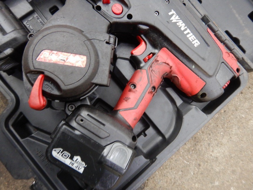 Max RB-610T-B2C Twin Tier Rebar Tying Tool 14.4V 4.0Ah Battery Set Japan 2020