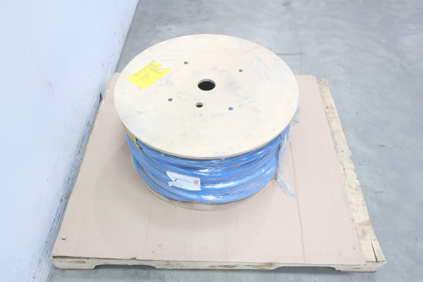 Aeroquip FC332-12RL Chlorinated Polyethylene Industrial Hose 3/4in 273ft 300psi