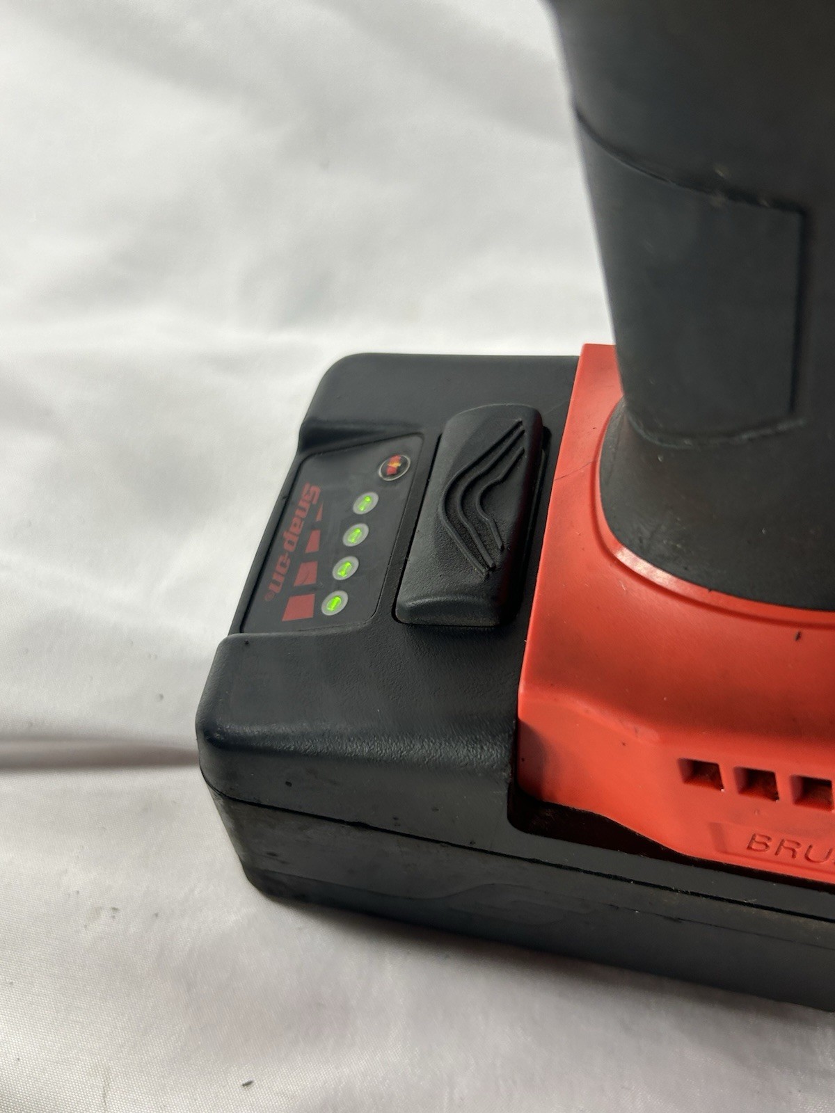 SNAP ON 1/2″ CORDLESS IMPACT WRENCH CT9080 W/BATT, CHARGER, & RUBBER GUARD READ!