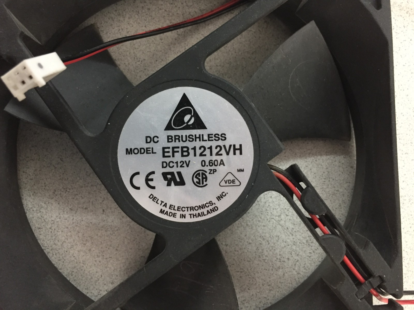 Delta EFB1212VH DC12V 0.6A 2-Wire Fan