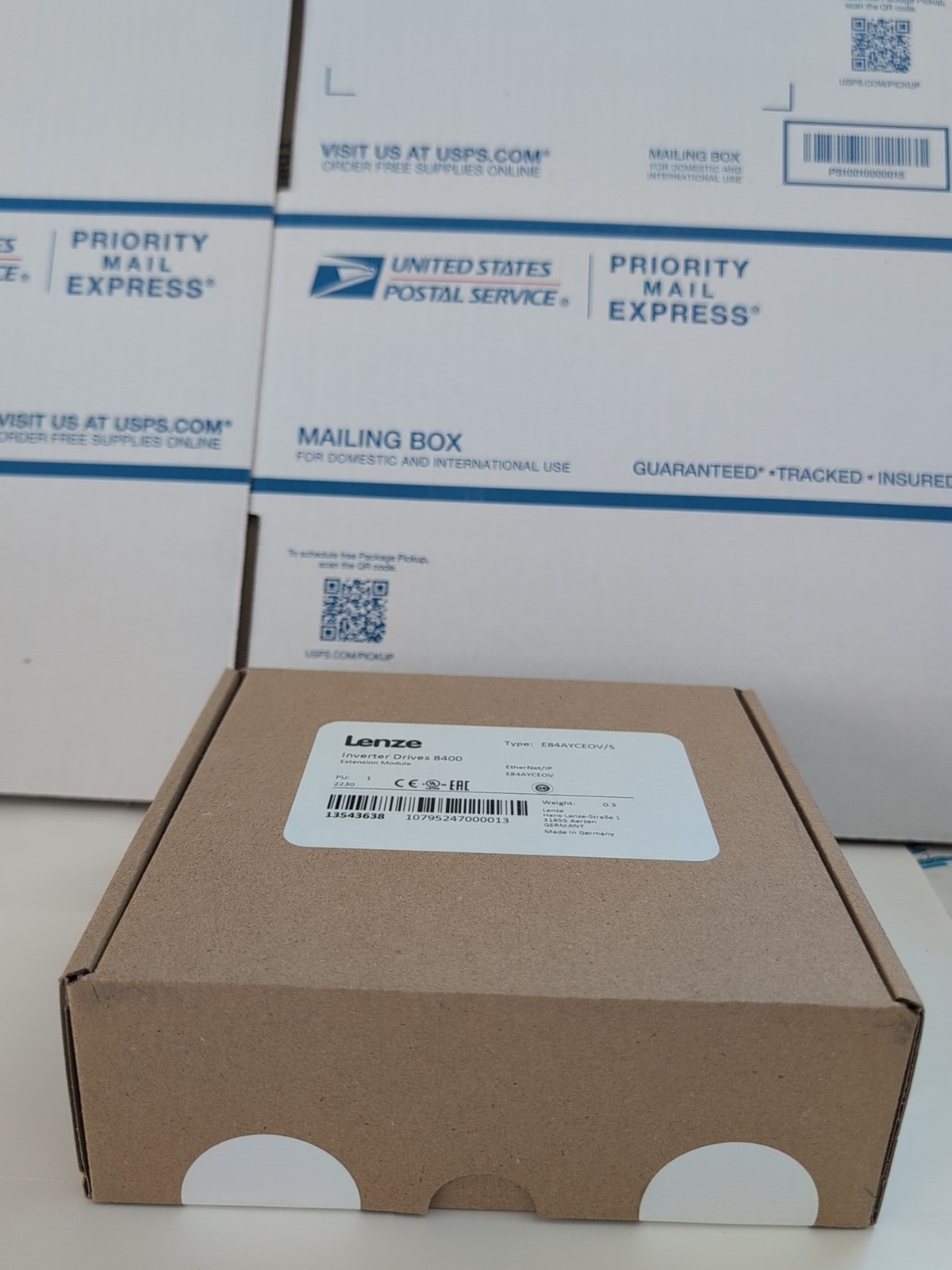 LENZE Inverter drives 8400 Type E84AYCEOV/S Extension Module NEW IN BOX! (t8)