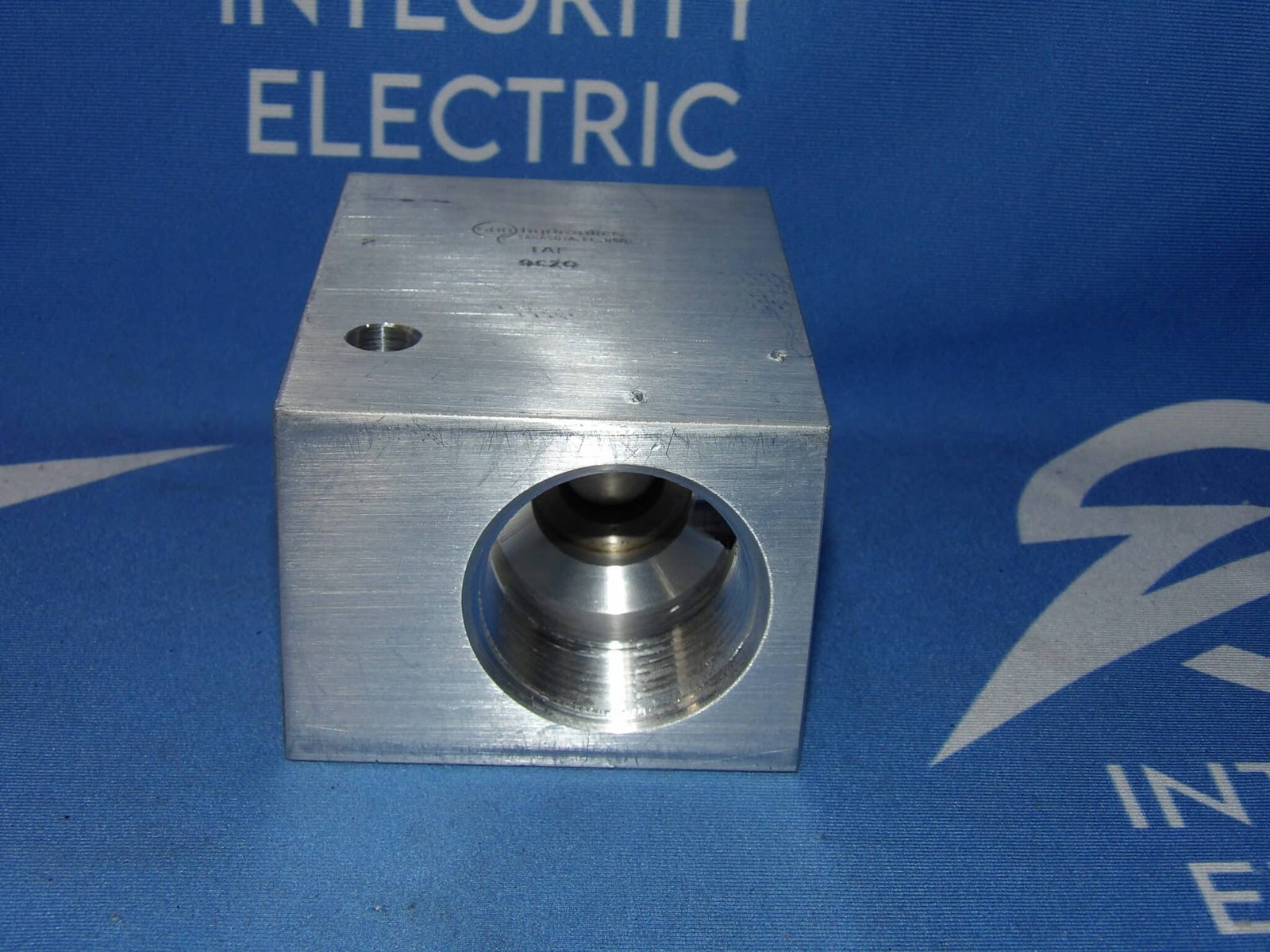 NOS Sun Hydraulics CXHAXAN 4 PSI Check Valve w/ IAF Manifold + 1 Year Warranty