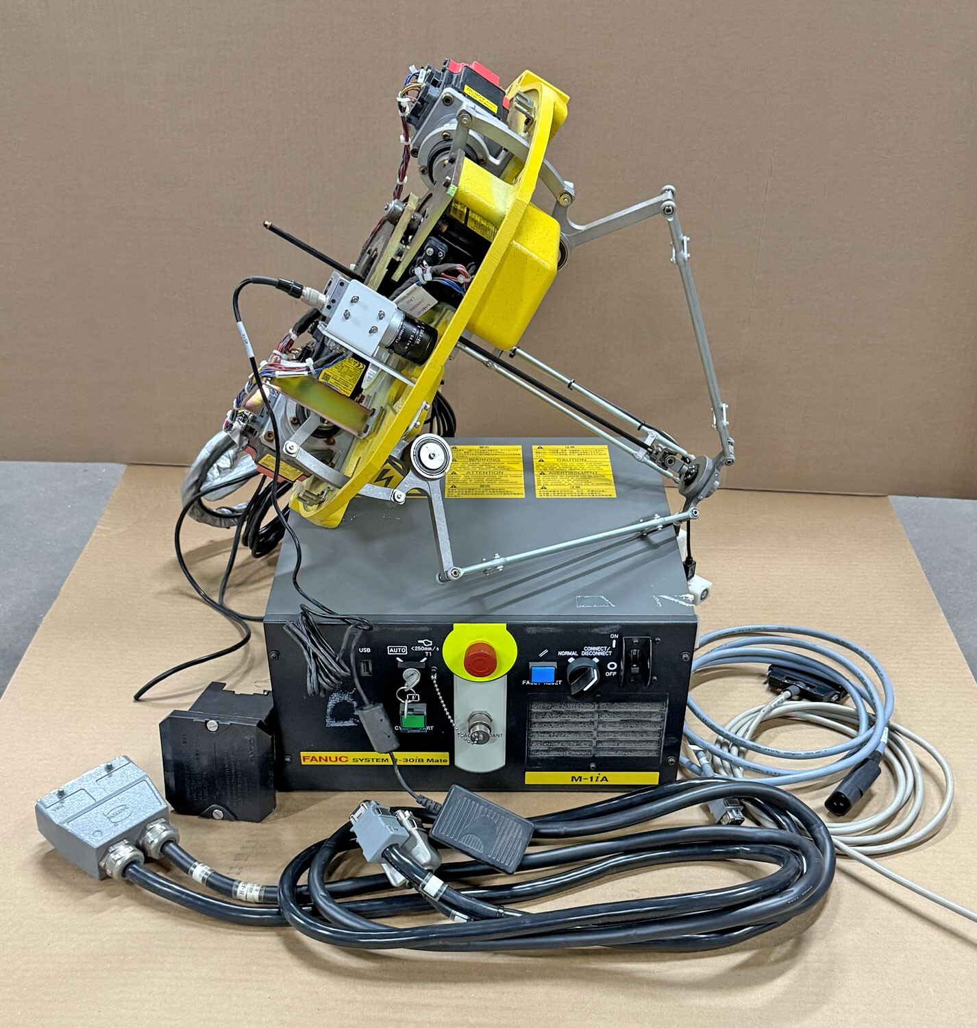 FANUC M-1iA/0.5S Delta Robot w/R-30iB Mate M-1iA Controller 280mm Reach/0.5 kg