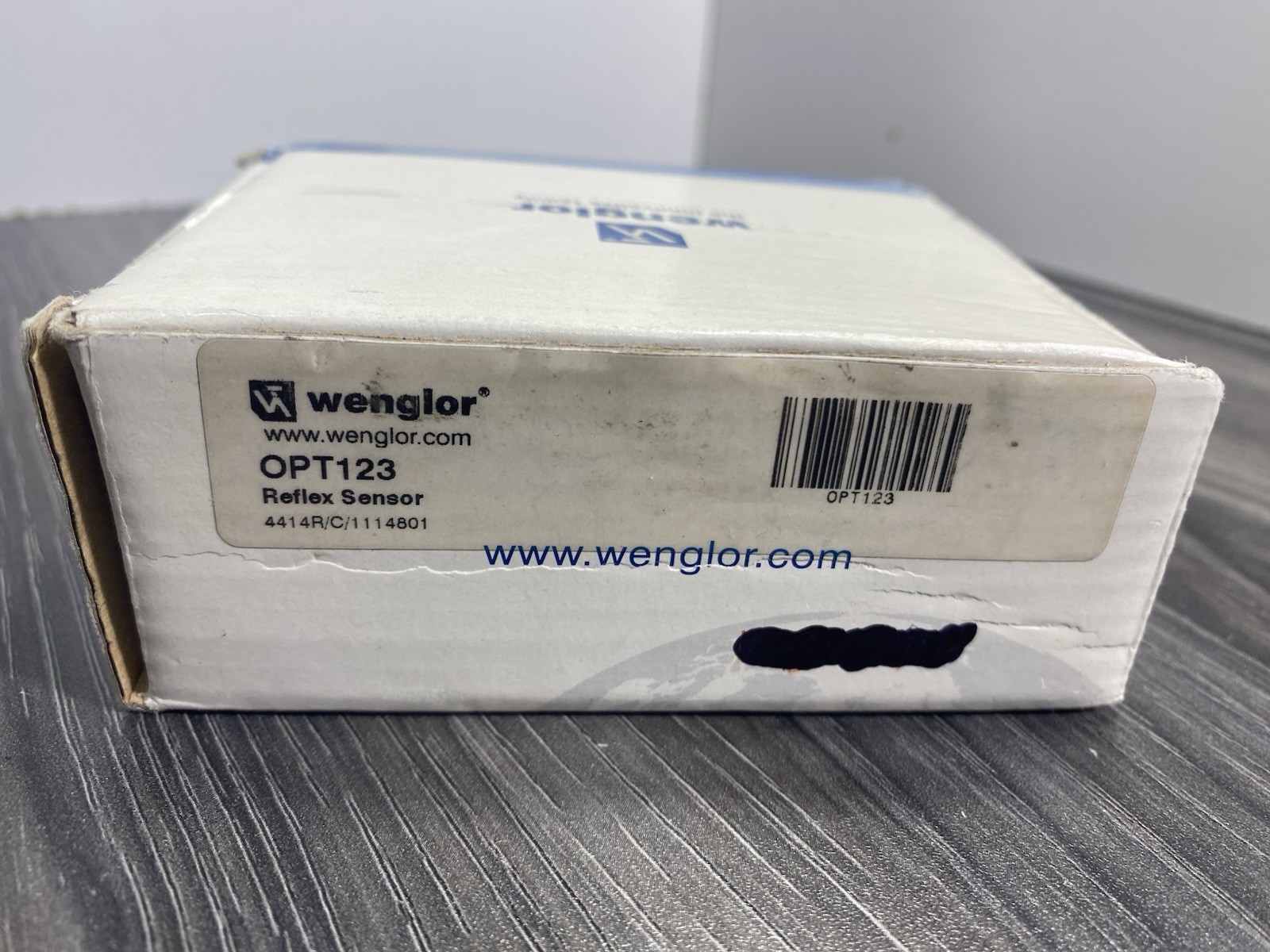Wenglor OPT123 Reflex Sensor for Roller Conveyor Systems 500MM Range 18-30VDC