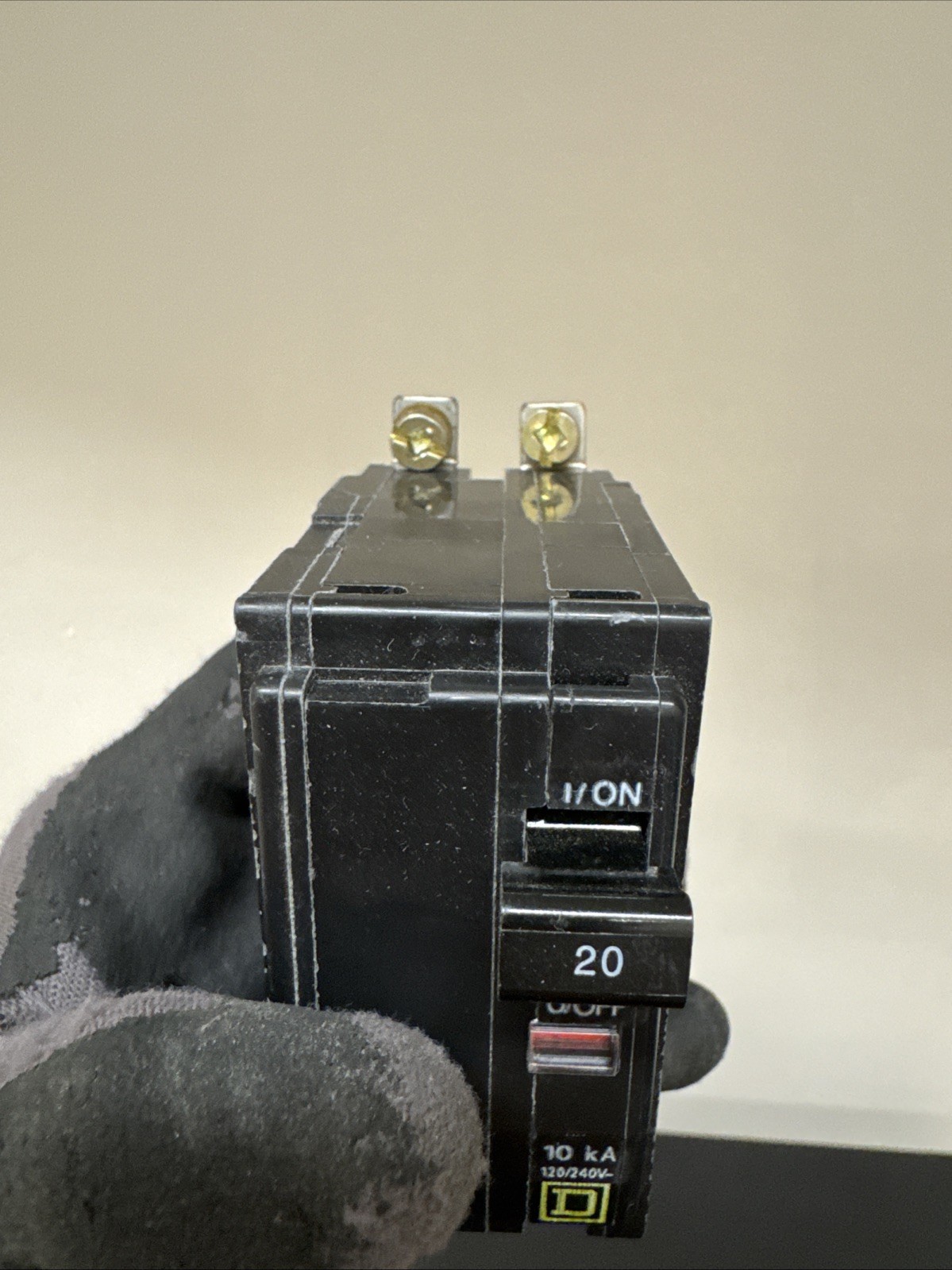 Square D QOB220 Circuit Breaker – 20 Amp 2 Pole – Bolt-On NEW NO BOX