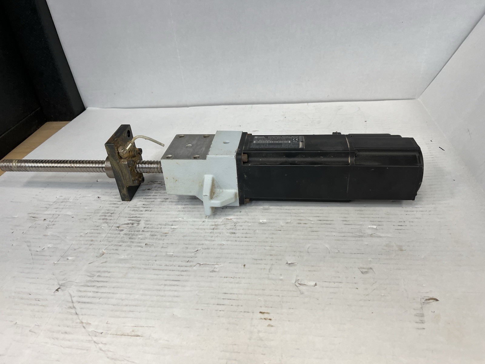 Rexroth Indramat MKD041B-144-GP1-KN Permanent Magnet Motor with ball nut/screw