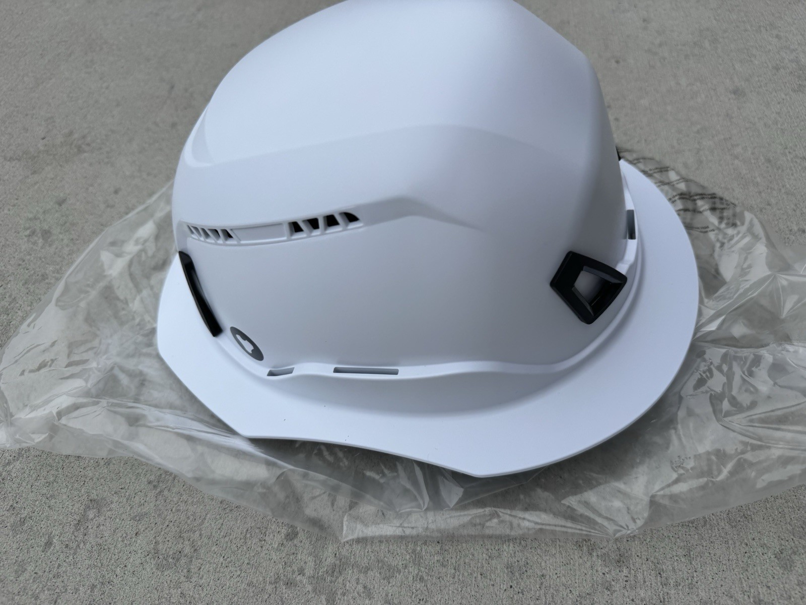 SECURIS SEC24C Type II Class C Vented Hard Hat with 53-63cm, White, mfd 11/2024