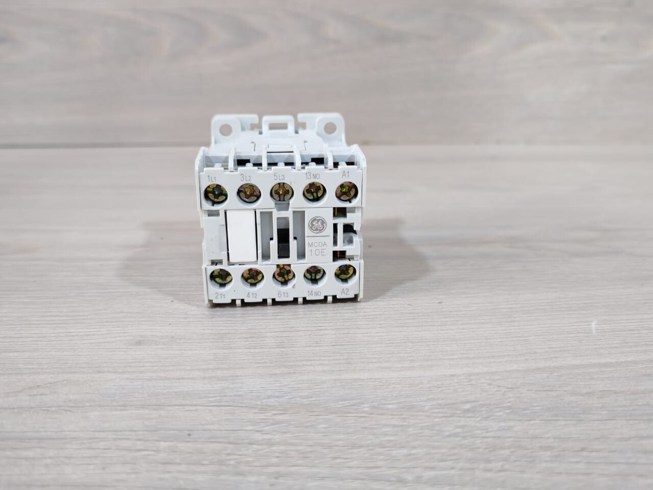 LOT 2 PCS General Electric MC0A310AT6 Contactor 102442