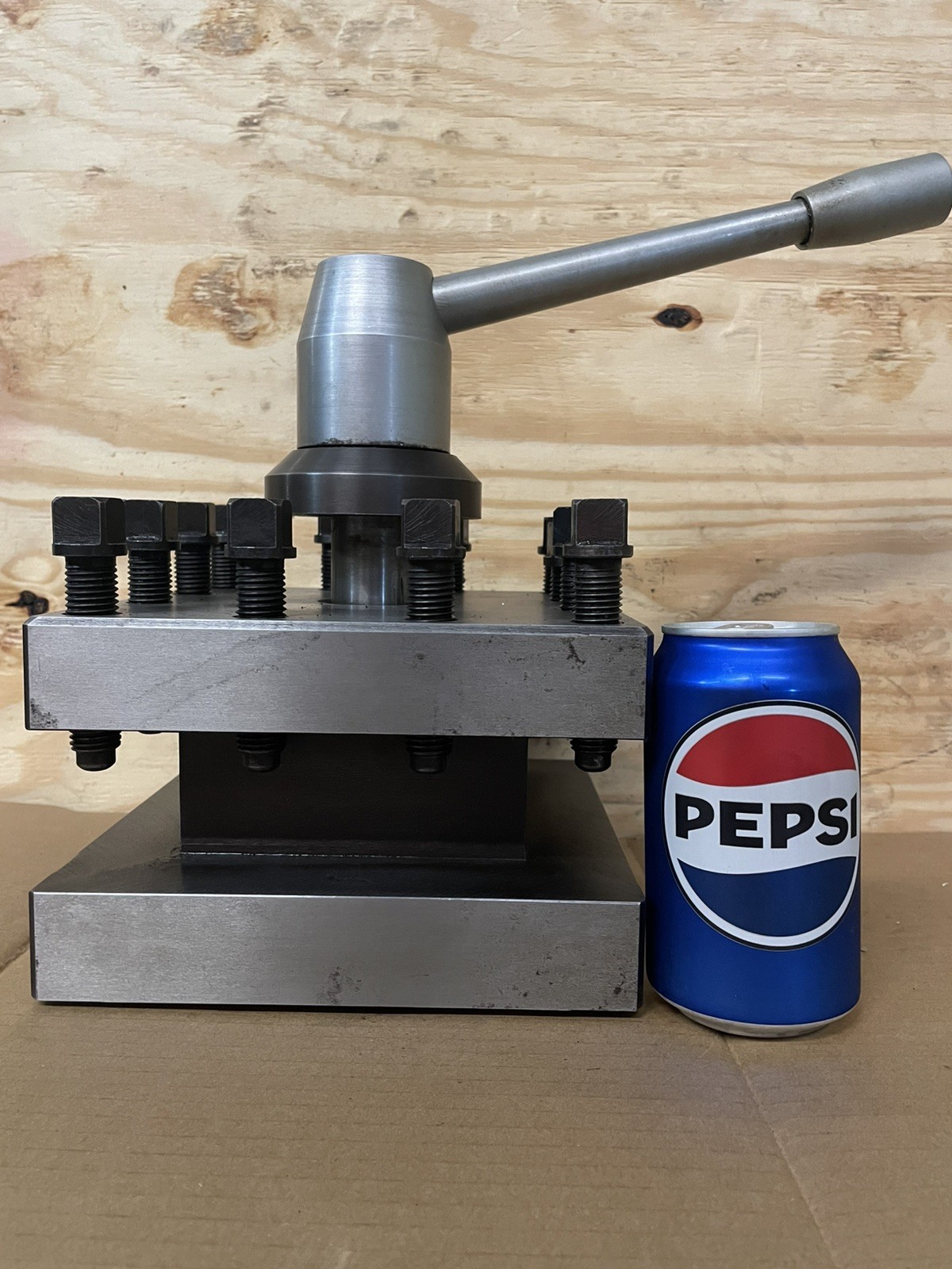 4 WAY TOOL POST 7-1/2″ x 7-1/2″ – For LARGE LATHE –