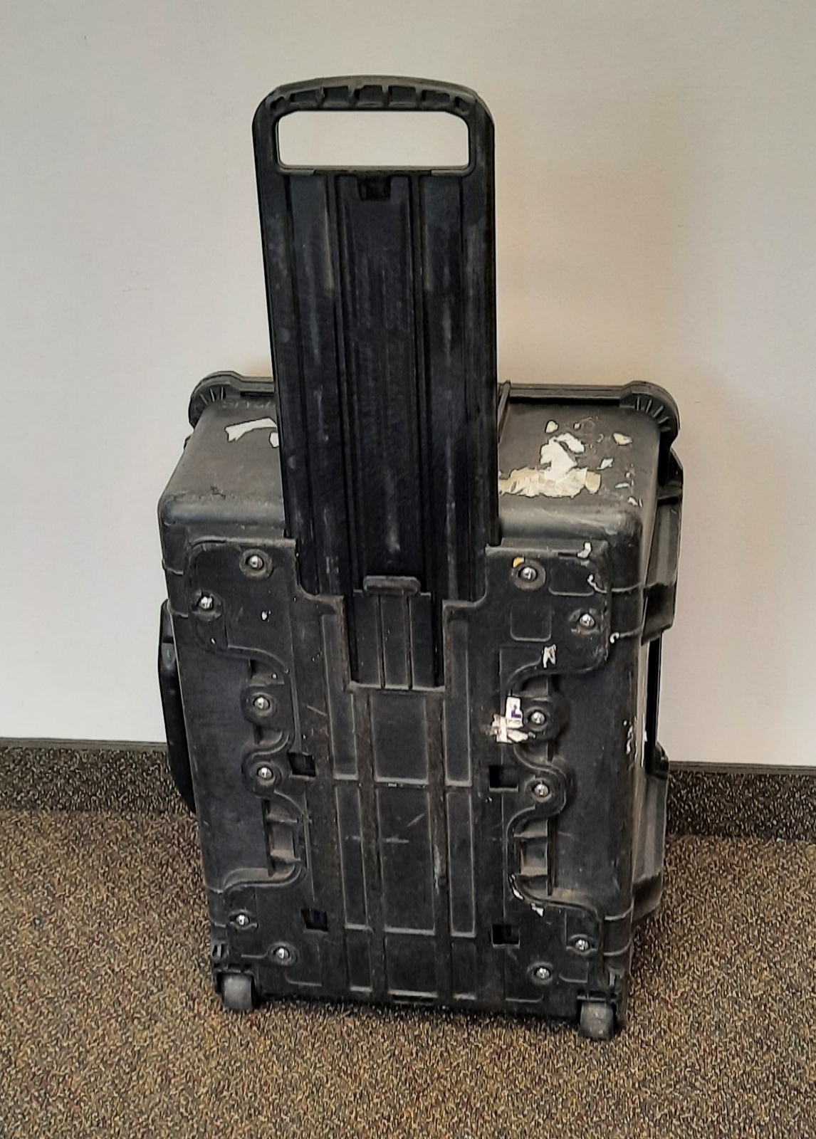 Pelican 1610 Watertight Protector Case, Interior Dimensions: 21.8″x16.7″x10.6″