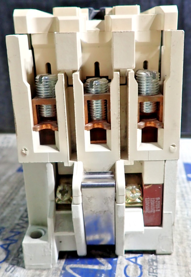 Cutler Hammer CE15HN3 600 VAC Contactor w/ 9-2703-1 120V Coil TESTED