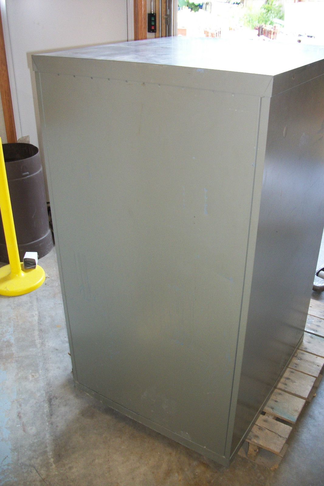 3 DRAWER REMINGTON RAND FIRE PROOF FILE CABINET FIREPROOF RECORDS CITADEL SAFE