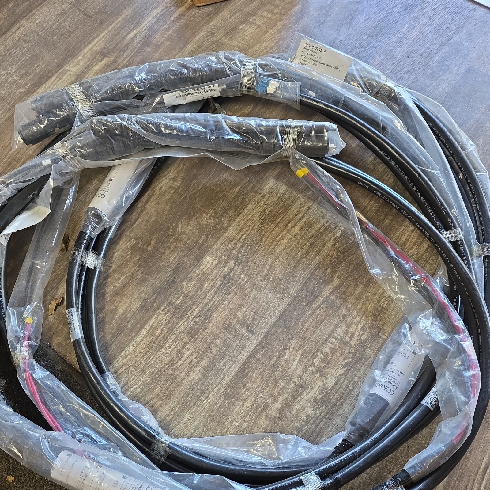 Commscope HFT410-4SVHYF-15 HELIAX HYBRID JUMPER 2X2, 4SMF, 4#10 AWG 5M 15 FT