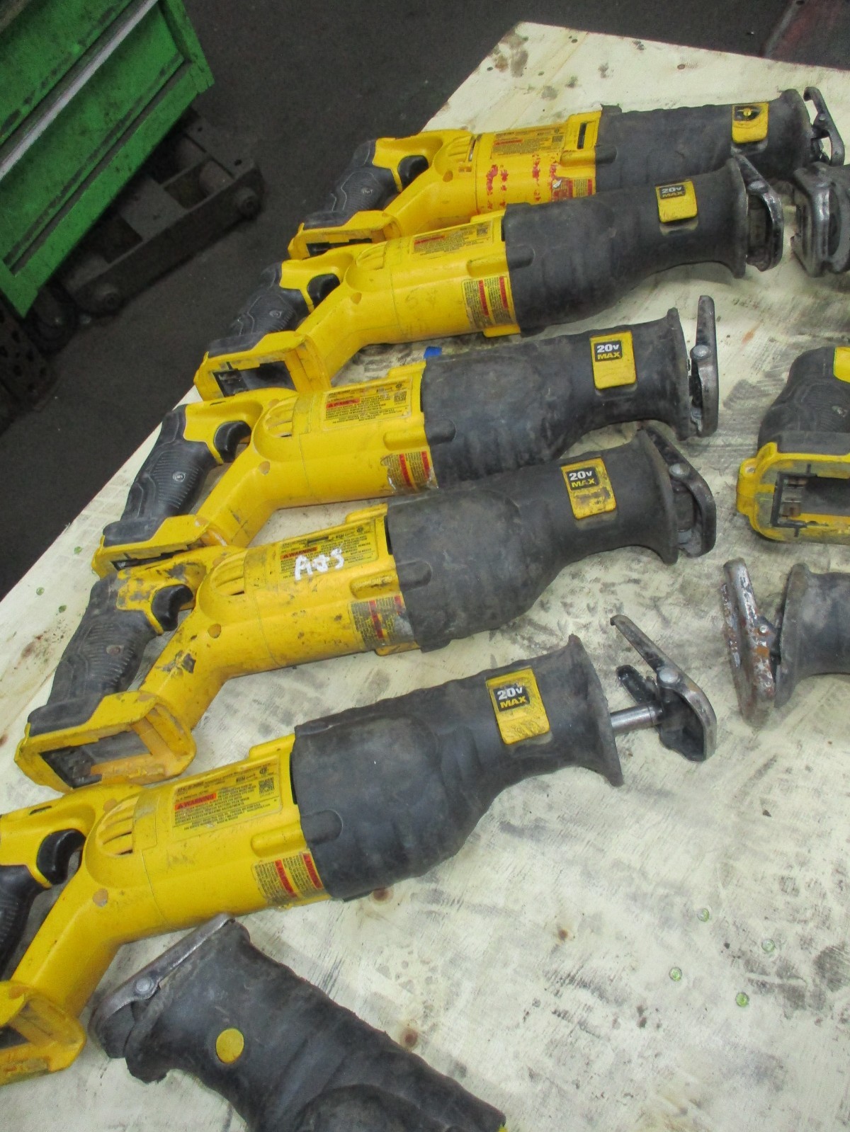 DEWALT DCS381 20V MAX CORDLESS RECIPROCATING SAW