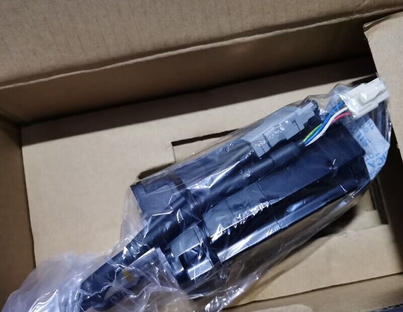 1PCS New Yaskawa Servo motor SGM7J-02AFC6E Free delivery