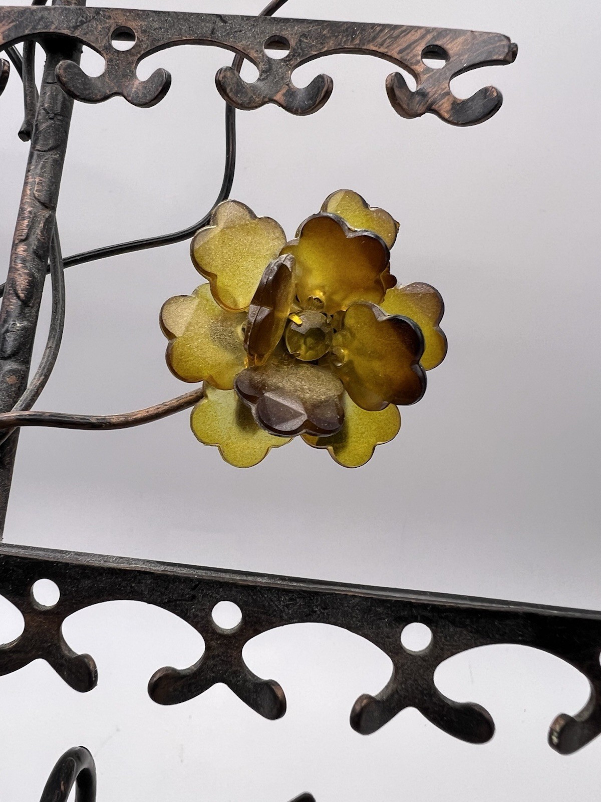 Metal Jewelry Earring Holder Amber Flowers Display Stand 24 Hole 13.5″x9.5″x4.5″