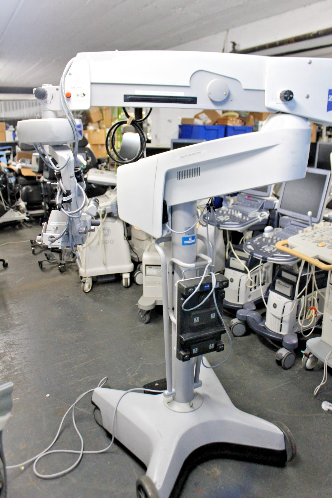 CARL ZEISS OPMI VISU 200 STATIV S8 SURGICAL MICROSCOPE