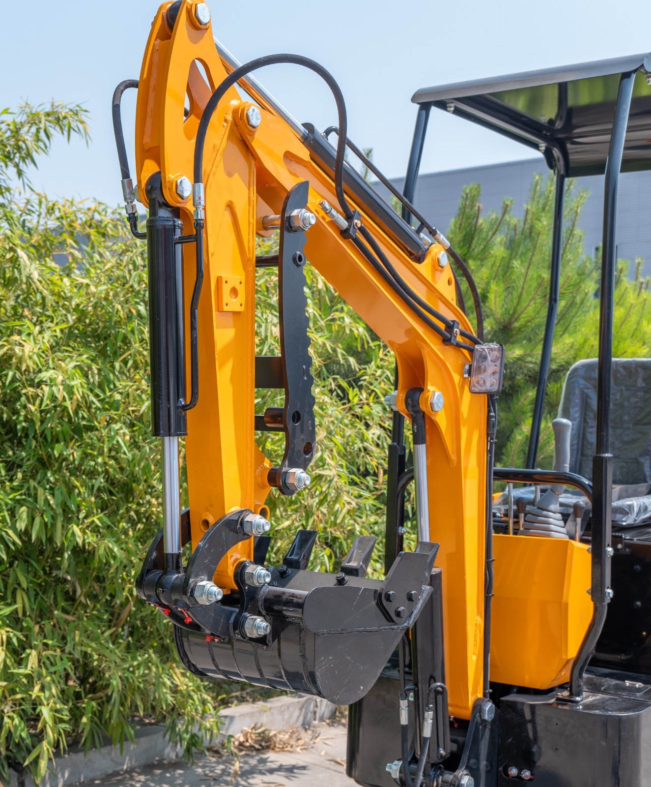 Mini Excavator 1.4Ton Digger 11.5hp Kubota Diesel Pilot System EPA Engine USA