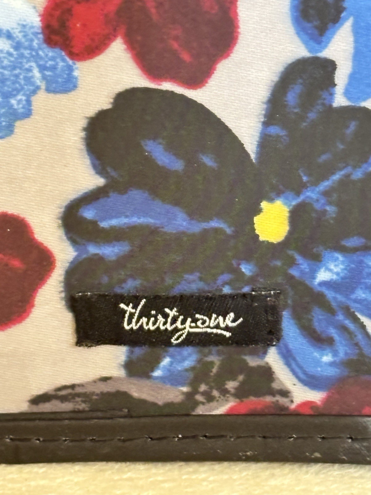 Thirty-One BOLD BLOOM Fold and Go Trifold Organizer With Pockets and Notepad