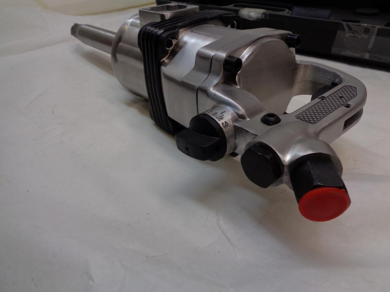 NEW UNBRANDED GENERIC 1″ 1900ft lbs HEAVY DUTY IMPACT WRENCH TOOL R30