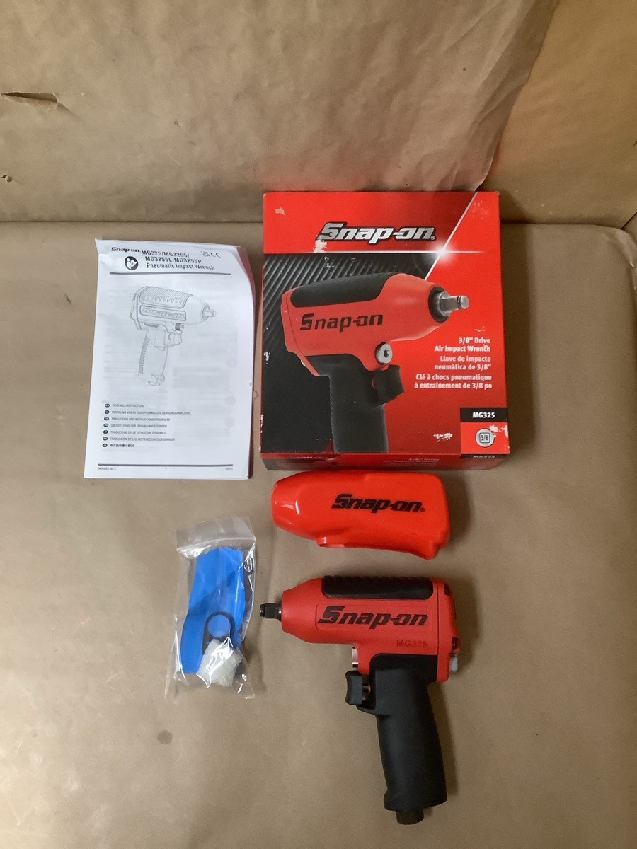 SNAP-ON MG325 3/8″ DRIVE AIR IMPACT WRENCH IN BOX (B42010713)