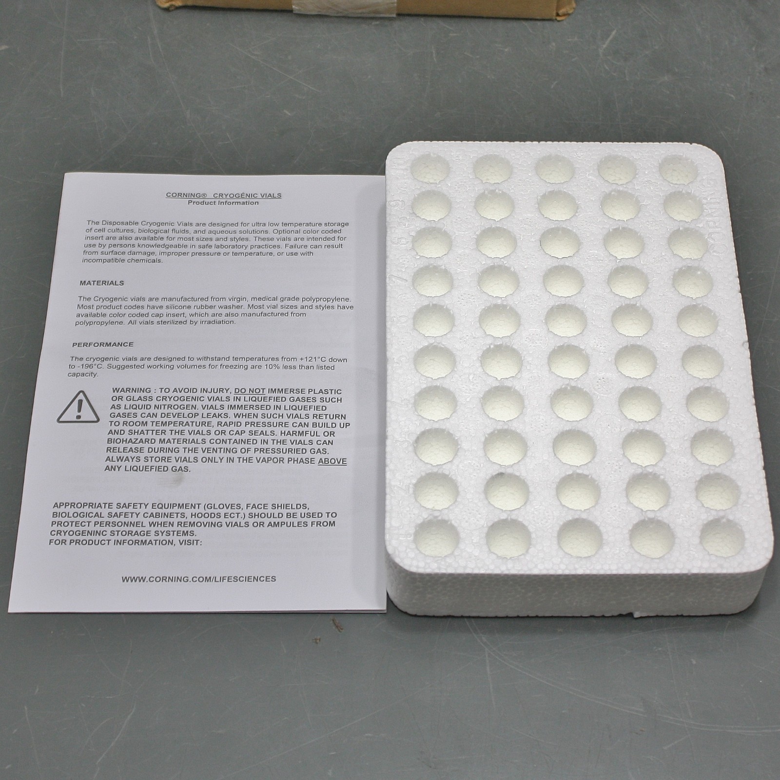 EXPIRED 5/2025 -(500) Corning 2mL Cryogenic Vials 430659, Round 12mm OD Cryo