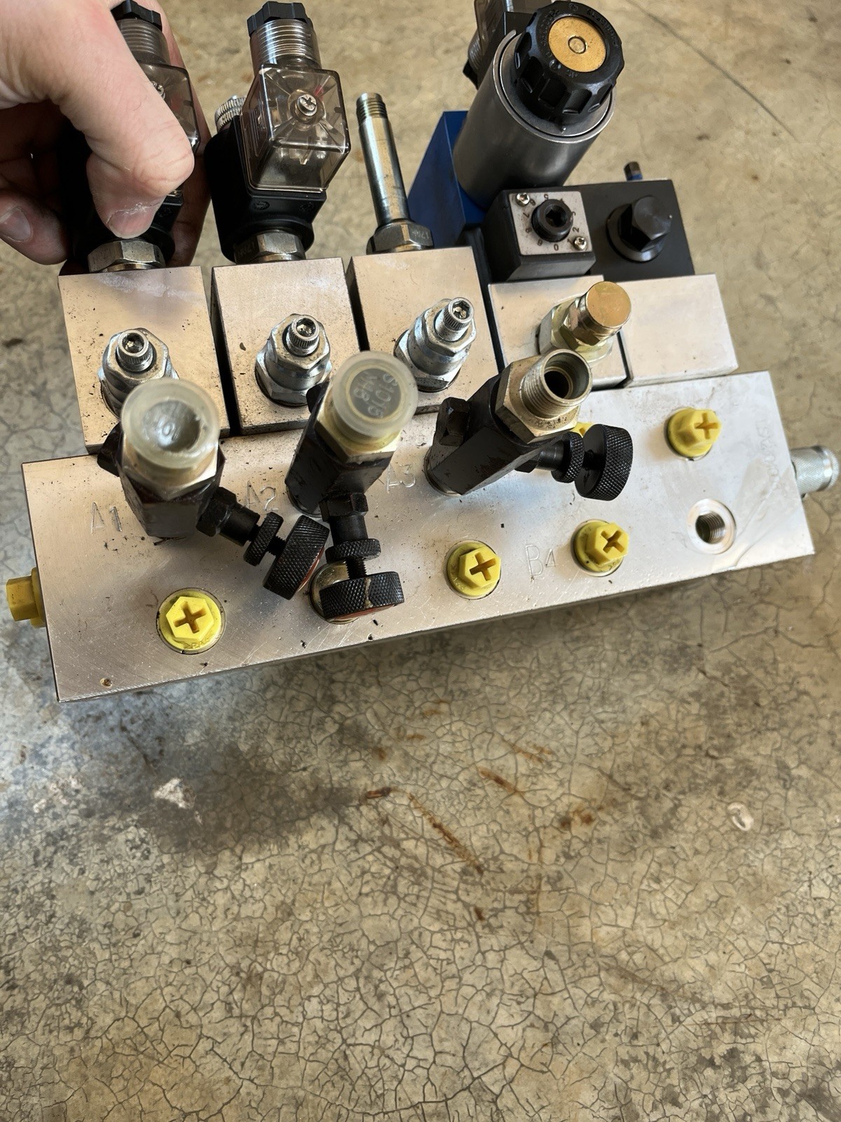 Brand New Hydraulic Valve Block / Manifold With Solenoids – 5 Port