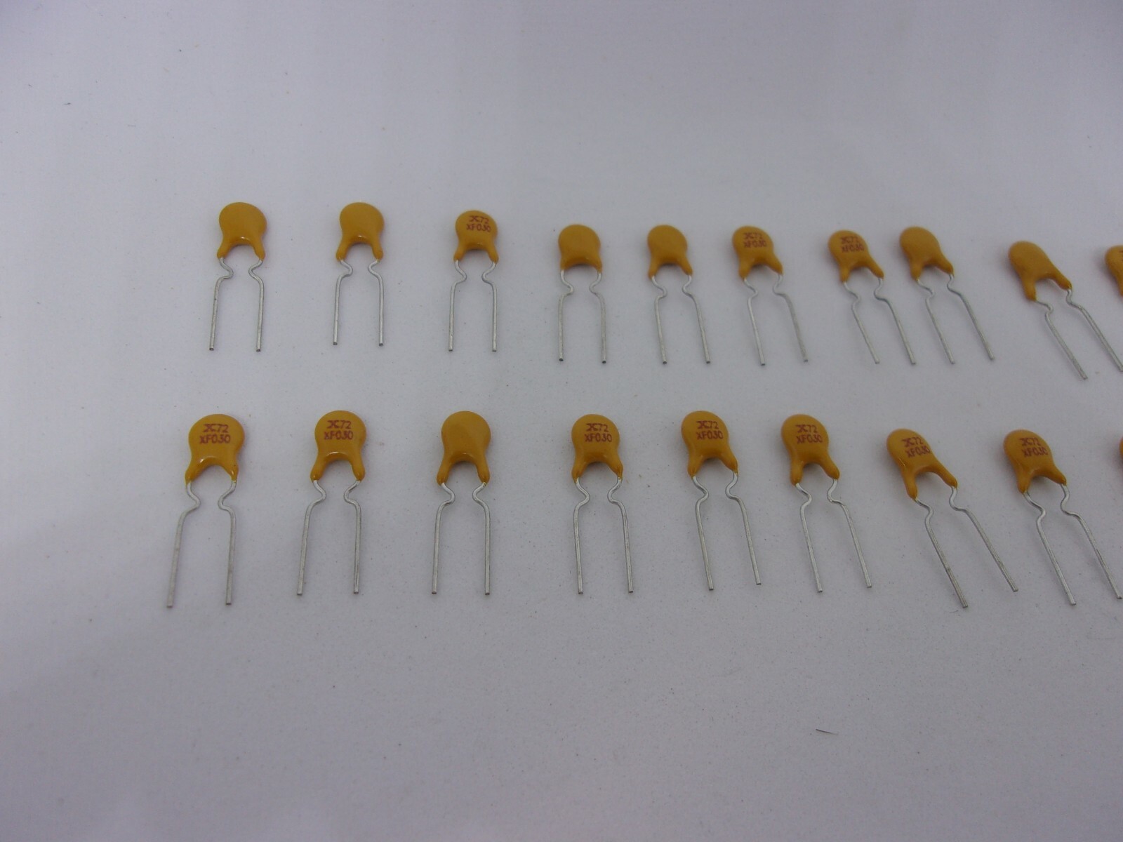20Pcs Pack Lot RXEF030 72V 0.3A Polymer PPTC Recoverable Fuse X72 XF030 DIP 2Pin