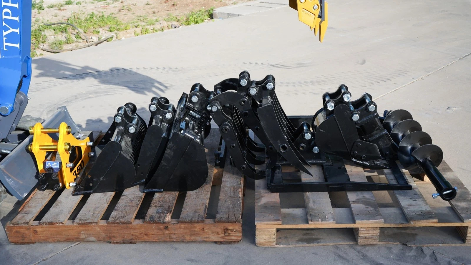 13 Attachments Bundle TERROR XI Mini Excavator Digger 13.5hp Gas B&S EPA Engine
