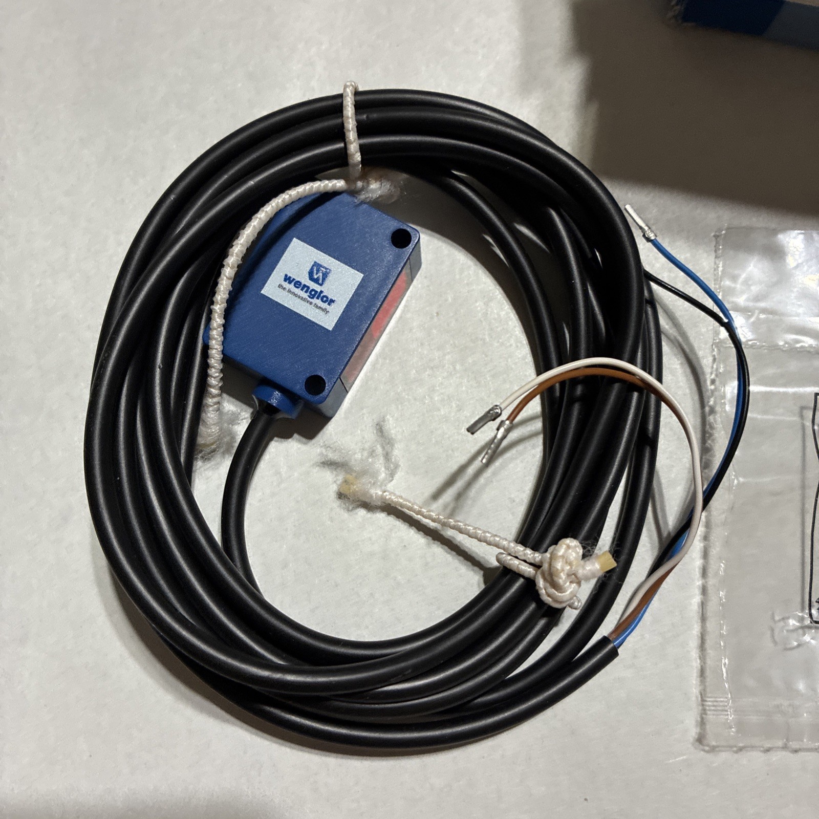 WENGLOR OPT2019 OPT 2019 BRAND NEW Open Box photoelectric Distance Sensor